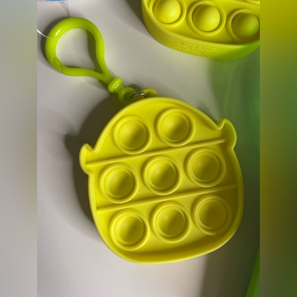 Fidget Toys -Light up wand and 4 pop it keychains - Picture 3 of 4